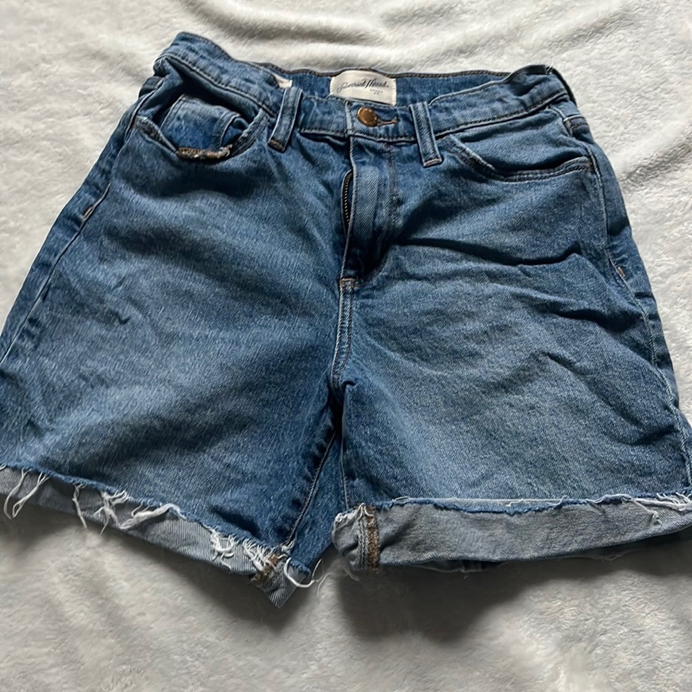 women’s medium wash denim shorts